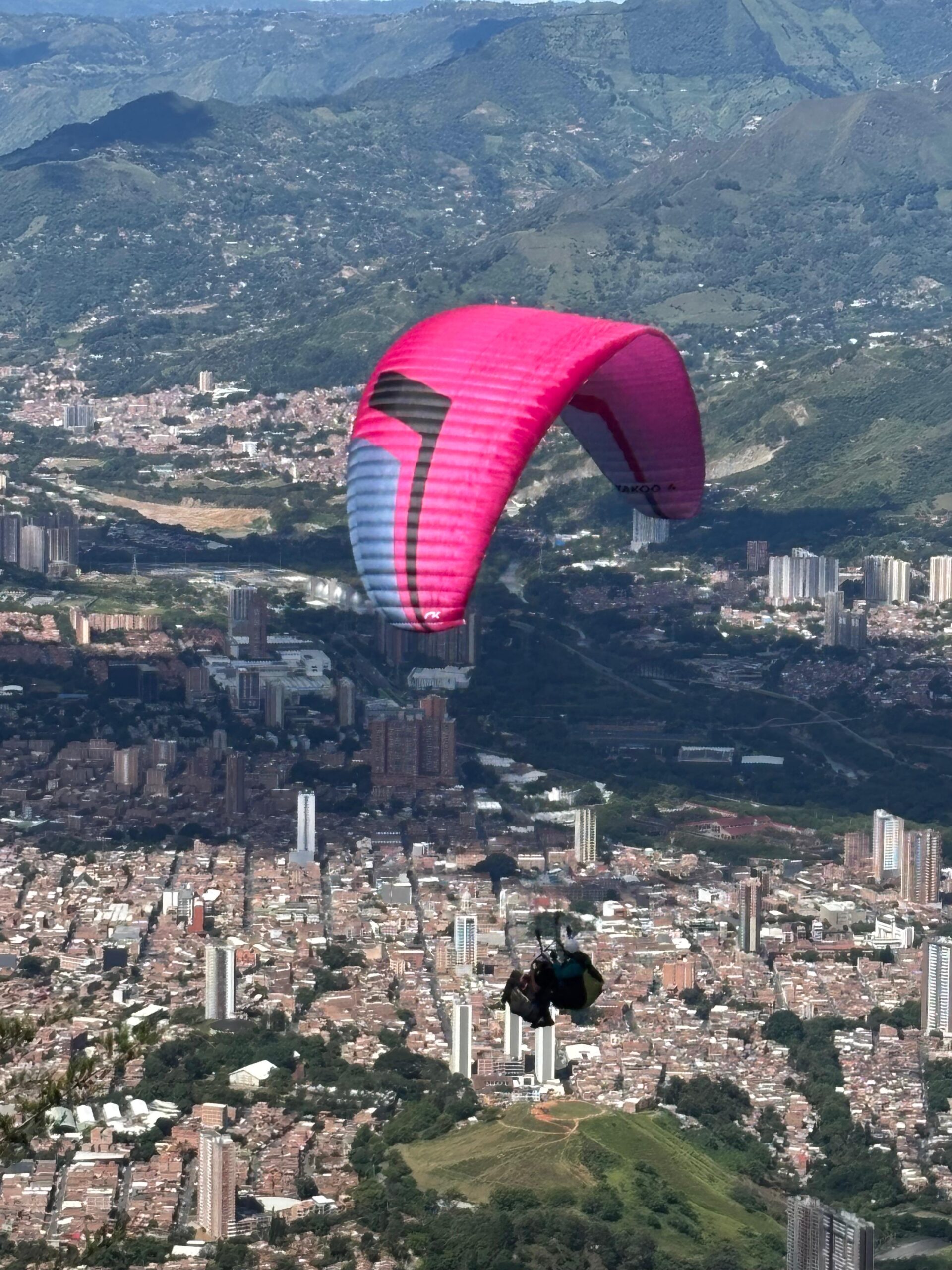 Paragliding Medellín Vuelos en Parapente Colombia